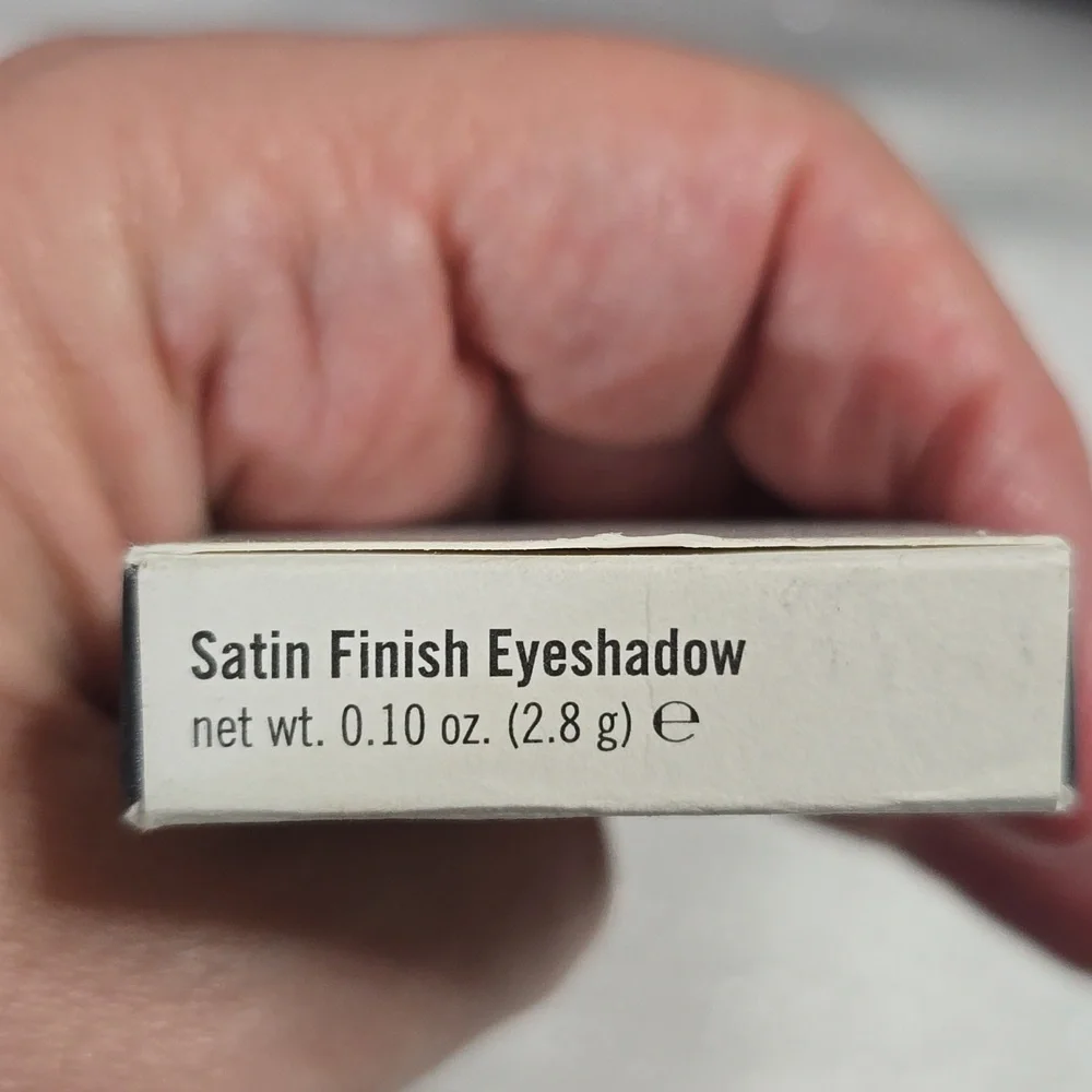 MAKE Beauty Gold Bronze Satin Finish Eyeshadow Shade 4114 Gilded